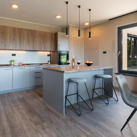 Querchus By Interhome Karigador